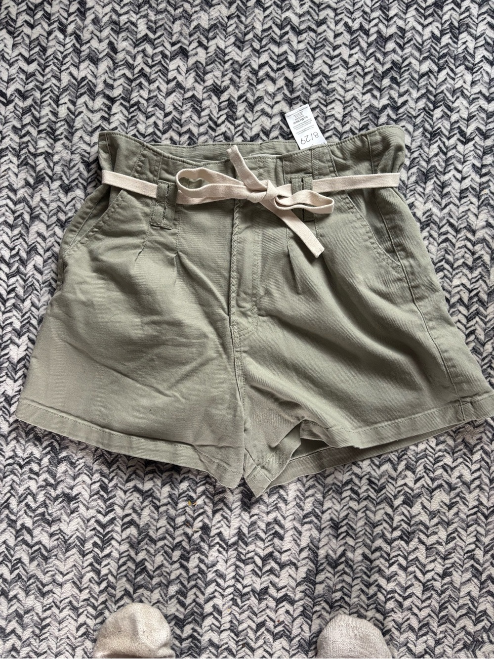 Like New Kensie Olive High-Rise Paperbag Shorts with Cream Tie Women’s Medium
